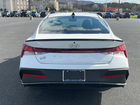 Certified 2025 Hyundai Elantra Sport image 8