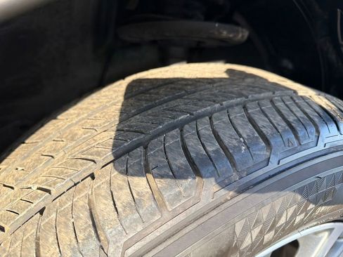 Used 2024 Nissan Pathfinder SL w/ Black Appearance Package image 30