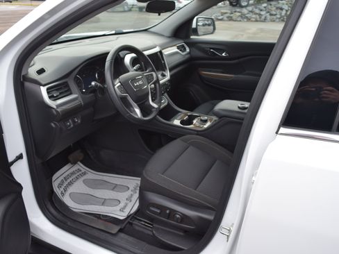 Used 2023 GMC Acadia SLE w/ Driver Convenience Package image 13