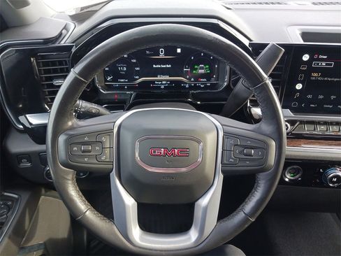 Used 2022 GMC Sierra 1500 SLE image 17