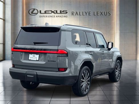 Used 2024 Lexus GX 550 w/ Accessory Package (2T) image 7