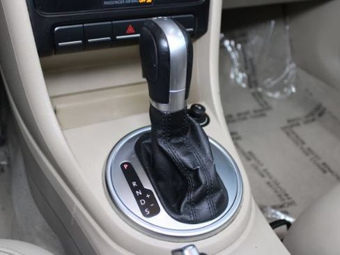 Used 2015 Volkswagen Beetle R-Line FWD image 15