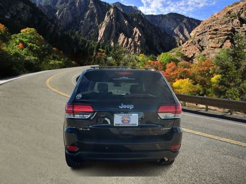 Used 2021 Jeep Grand Cherokee Laredo image 4