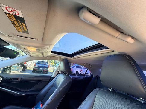 Used 2018 Lexus IS 300 image 15