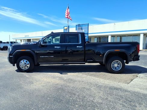 Used 2024 GMC Sierra 3500 Denali w/ Technology Package AWD/4WD image 2