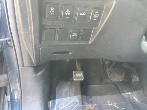 Used 2013 Nissan Pathfinder SL AWD/4WD image 27
