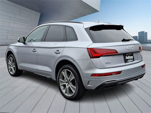 Certified 2025 Audi Q5 2.0T Premium w/ Convenience Plus Package image 4