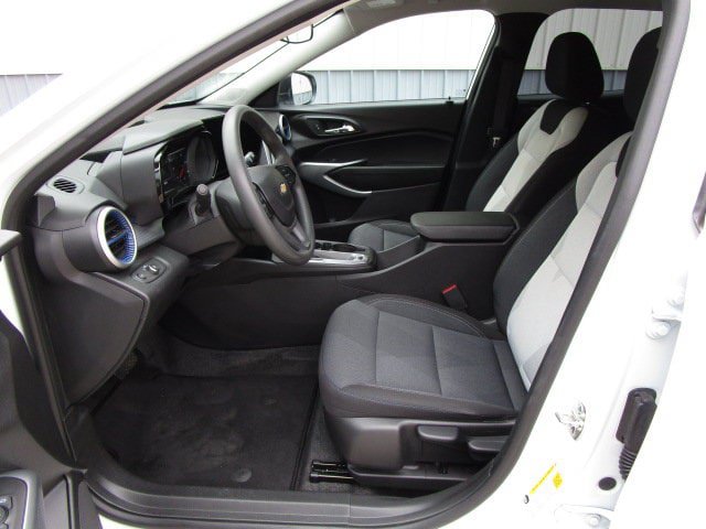 Used 2026 Chevrolet Trax LS FWD image 13