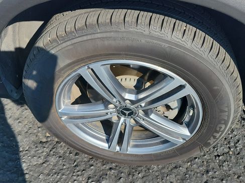 Used 2021 Mercedes-Benz GLC 300 4MATIC image 11