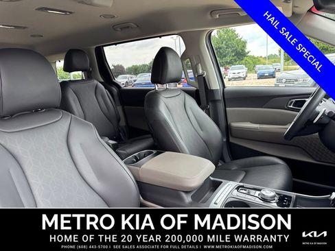 Used 2026 Kia Carnival EX FWD image 42