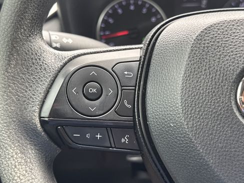 Used 2022 Toyota RAV4 XLE FWD image 14