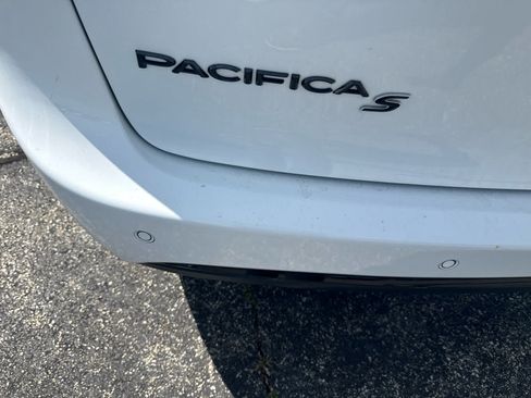 Used 2019 Chrysler Pacifica Touring-L w/ S Appearance Package FWD image 7
