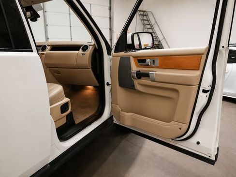 Used 2010 Land Rover LR4 HSE LUX AWD/4WD image 24