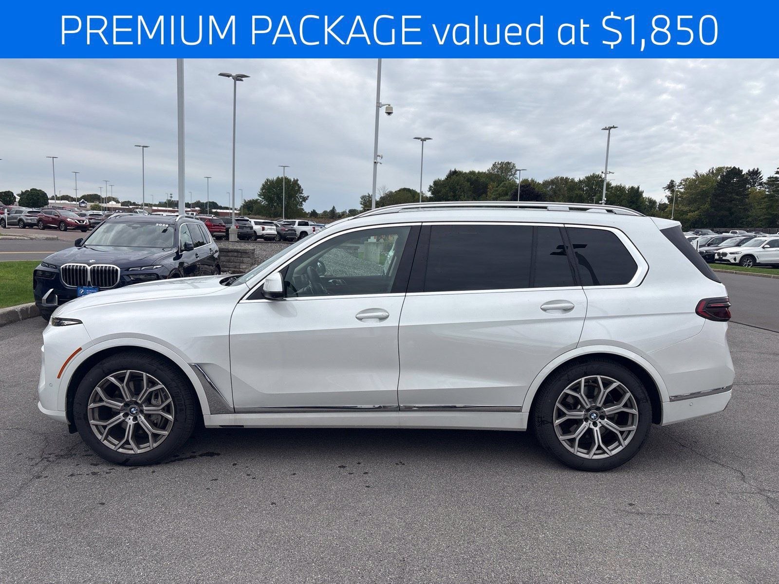 Certified 2025 BMW X7 xDrive40i w/ Premium Package AWD/4WD image 3