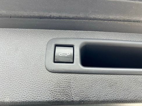 Used 2021 Toyota Highlander XLE image 28