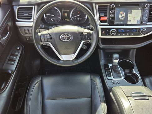 Used 2017 Toyota Highlander XLE image 15