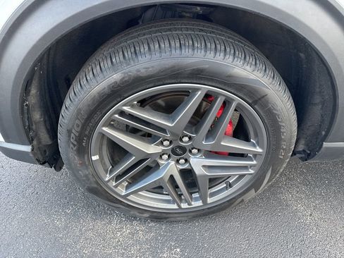 Used 2025 Ford Explorer ST-Line w/ ST-Line Street Pack image 25