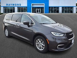 Used 2023 Chrysler Pacifica Touring-L video 1
