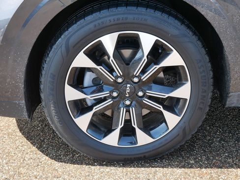 Certified 2024 Kia Carnival EX image 15