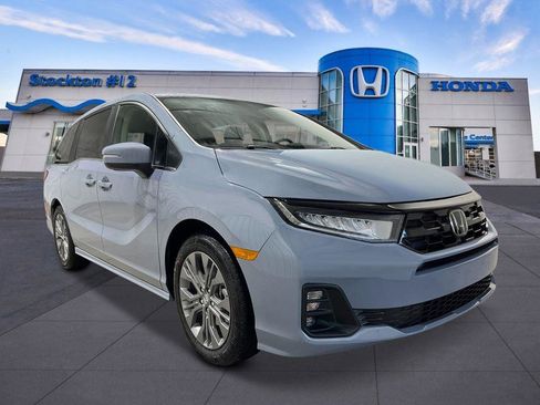 New 2026 Honda Odyssey Touring image 9