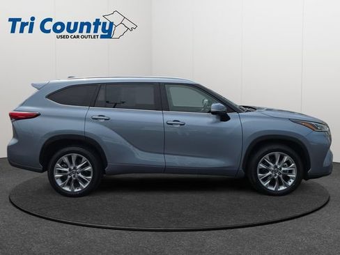 Used 2022 Toyota Highlander Limited FWD image 9