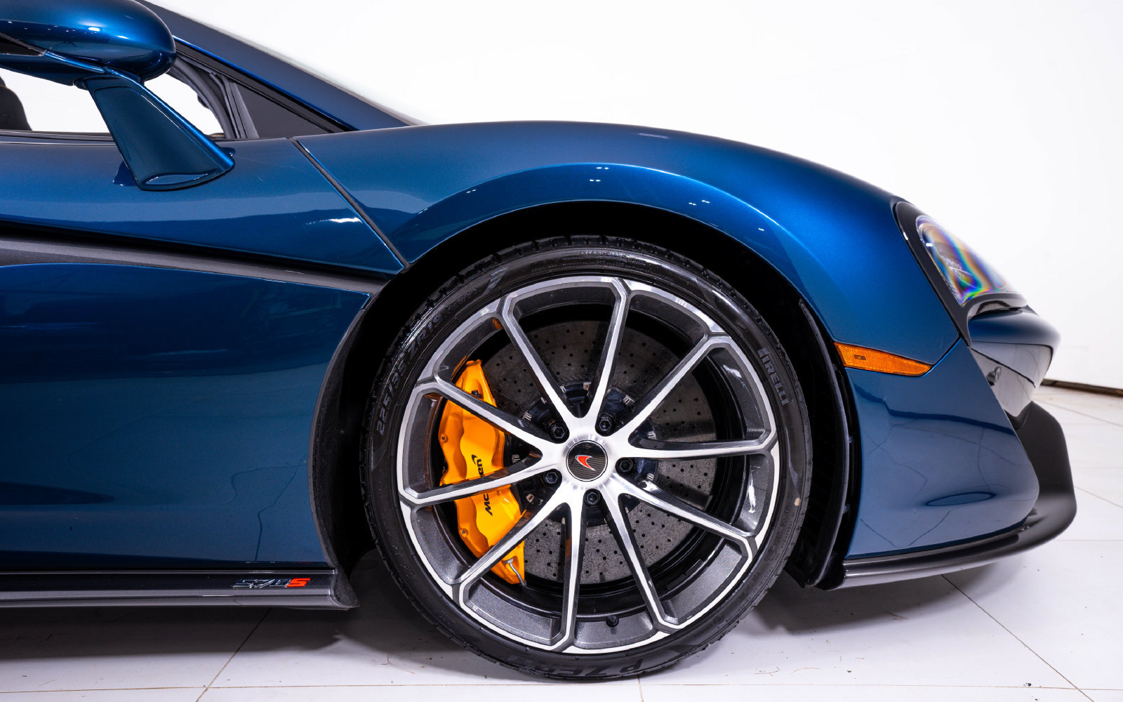 Used 2018 McLaren 570S Spider RWD image 19