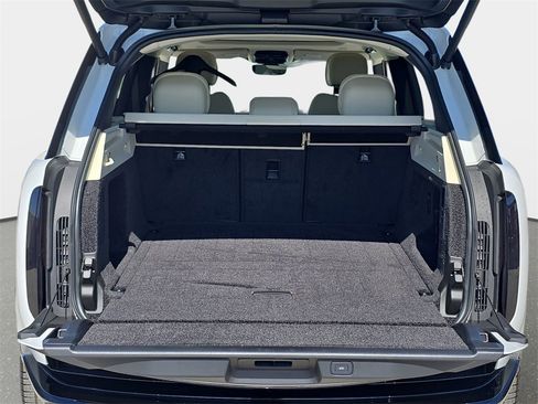 New 2026 Land Rover Range Rover SE image 12