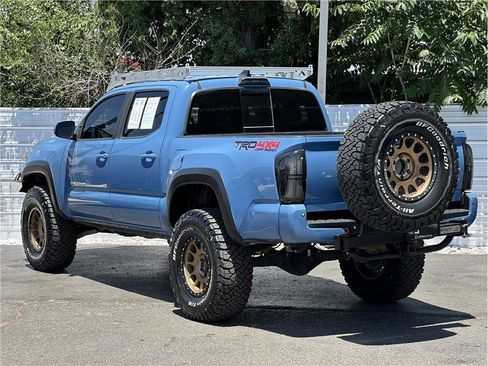 Used 2019 Toyota Tacoma TRD Off-Road w/ Technology Package AWD/4WD image 12