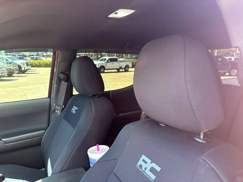 Used 2023 Toyota Tacoma TRD Off-Road w/ Advanced Technology Package AWD/4WD image 11
