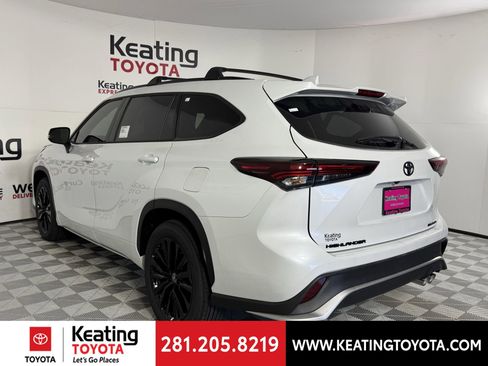 New 2026 Toyota Highlander XSE image 10