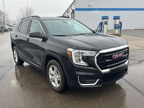 Used 2024 GMC Terrain SLE w/ Driver Convenience Package image 10