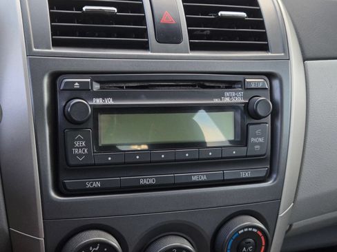Used 2012 Toyota Corolla LE FWD image 16