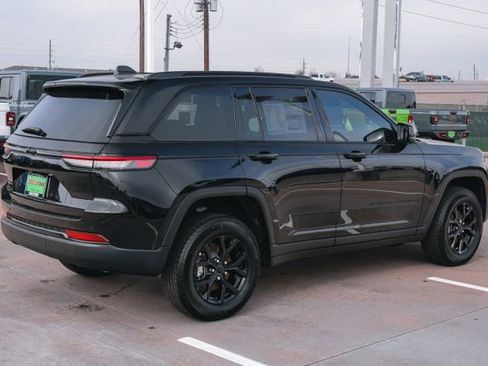 New 2025 Jeep Grand Cherokee Altitude image 7