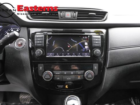 Used 2019 Nissan Rogue SV w/ Premium Package image 12