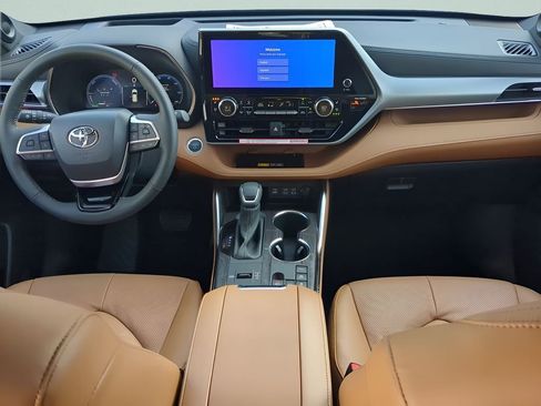 New 2026 Toyota Highlander Platinum image 14