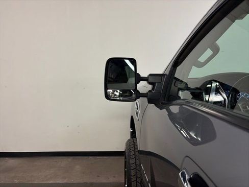 Used 2019 Nissan Titan SV w/ SV Convenience Package image 12