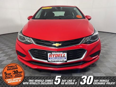 Used 2018 Chevrolet Cruze LT w/ Convenience Package image 12