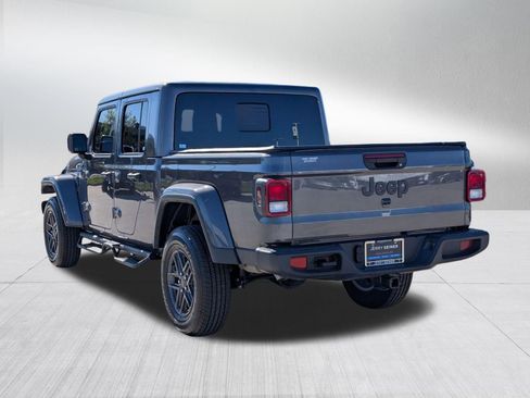 Used 2025 Jeep Gladiator Sport AWD/4WD image 4