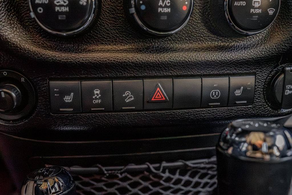 Used 2016 Jeep Wrangler Unlimited Rubicon AWD/4WD image 31