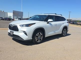 Used 2023 Toyota Highlander XLE video 2
