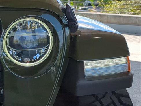 Certified 2021 Jeep Gladiator Sport image 10