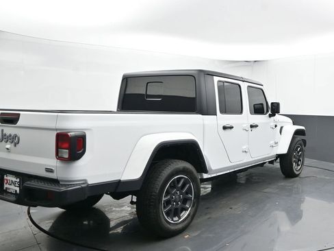 Used 2023 Jeep Gladiator Overland image 10