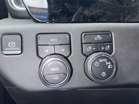 Used 2023 Chevrolet Silverado 1500 LT image 14