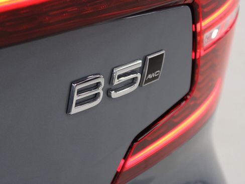 Used 2024 Volvo S60 B5 Plus image 9