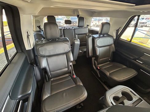 Used 2025 Ford Expedition Platinum w/ Driver's Package AWD/4WD image 33