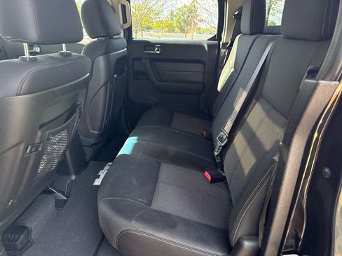 Used 2009 HUMMER H3T Alpha image 10