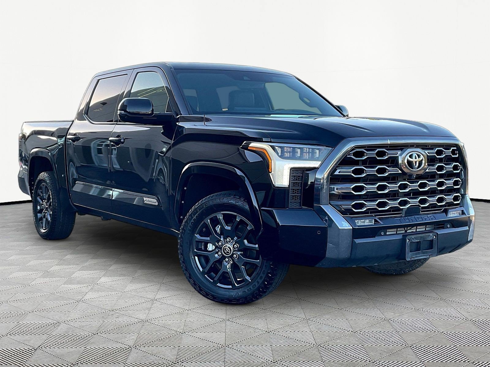 Used 2023 Toyota Tundra Platinum AWD/4WD image 3