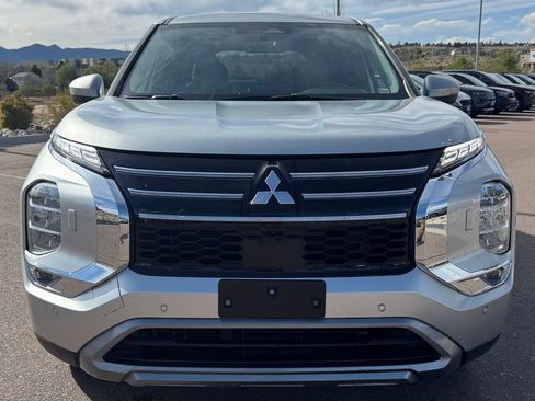 Used 2025 Mitsubishi Outlander SE AWD/4WD image 2