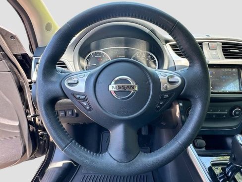Used 2017 Nissan Sentra SR w/ SR Premium Technology Package FWD image 9