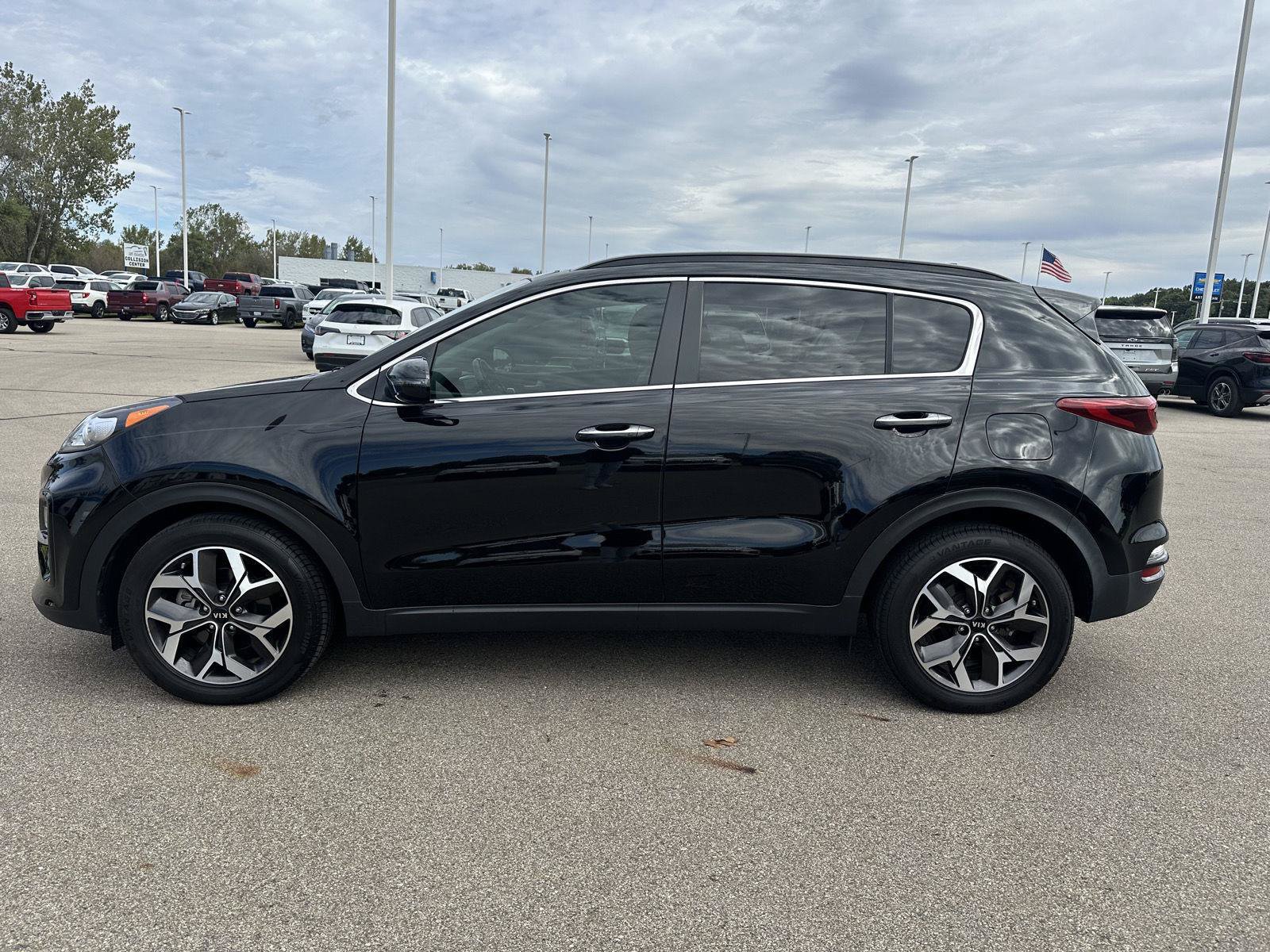 Used 2021 Kia Sportage EX w/ EX Technology Package FWD image 2
